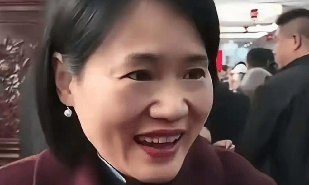 Nữ nhân viên chốt đơn hơn 190 tỷ đồng ngày khai xuân 