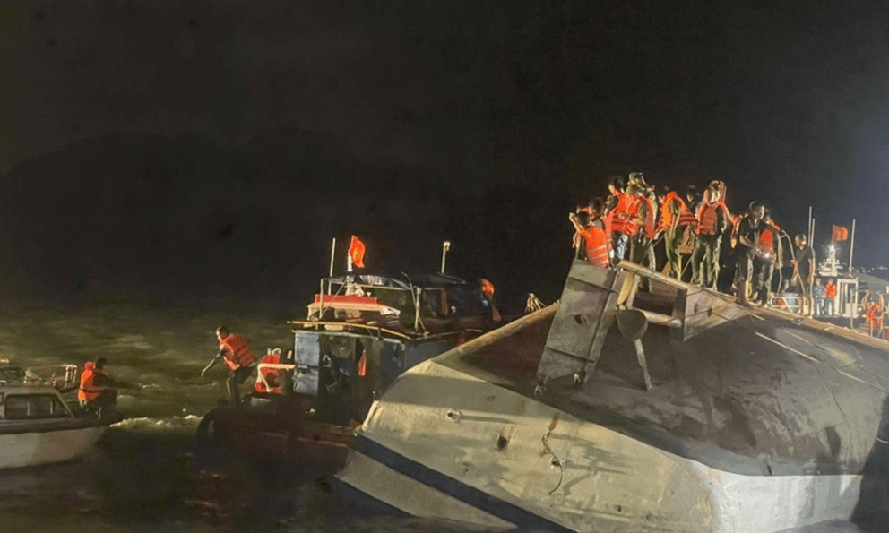 Đầu năm vừa cháy tàu, vừa lật thuyền: Lưu ngay 5 nguyên tắc “sống còn” khi đi sông nước để không hoảng loạn nếu có sự cố