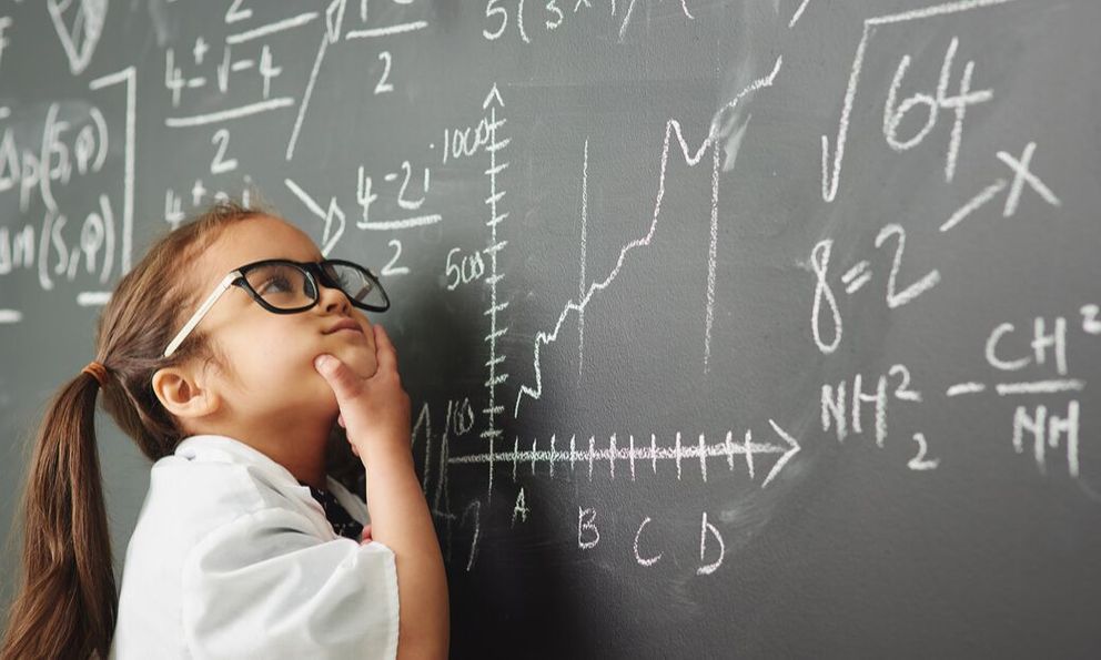 Chỉ cần nhìn 2 ngón tay biết ngay con học giỏi Văn hay Toán: Nghiên cứu mới của Anh quốc khiến cha mẹ giật mình!