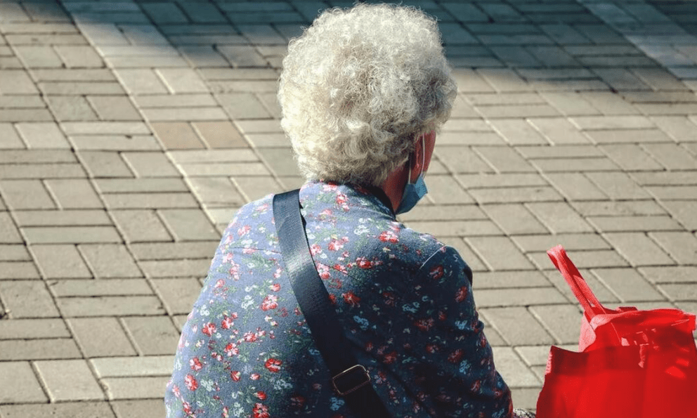 86 tuổi có con trai sống trong biệt thự, người mẹ vẫn phải bán nhà tự nuôi thân: Hối hận vì 1 điều đã quá dốc lòng cho con