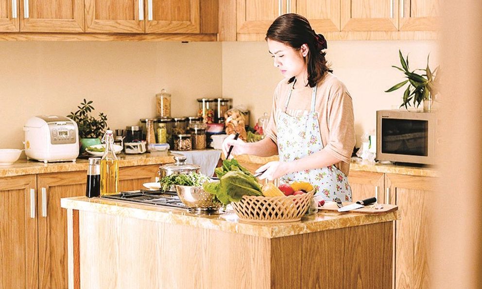 Người phụ nữ 38 tuổi mắc ung thư phổi: Bác sĩ nói thẳng 3 thói quen nấu ăn nguy hại, gần như nhà nào cũng mắc