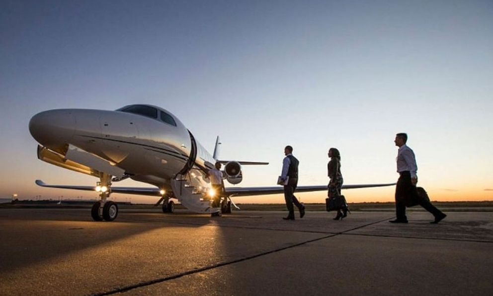 Triệu phú thuê chuyên cơ 5,2 tỷ rời Trung Đông gây tranh cãi: Từng nói “Dubai an toàn nhất”, giờ lại vội vàng rời đi