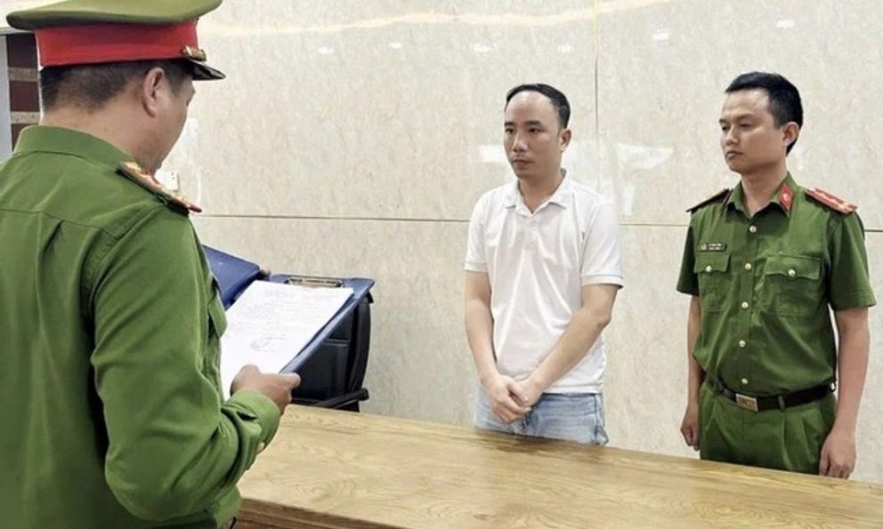 Bắt giám đốc trung tâm trị liệu vì cấp chứng chỉ giả, lừa của học viên gần 100 triệu đồng