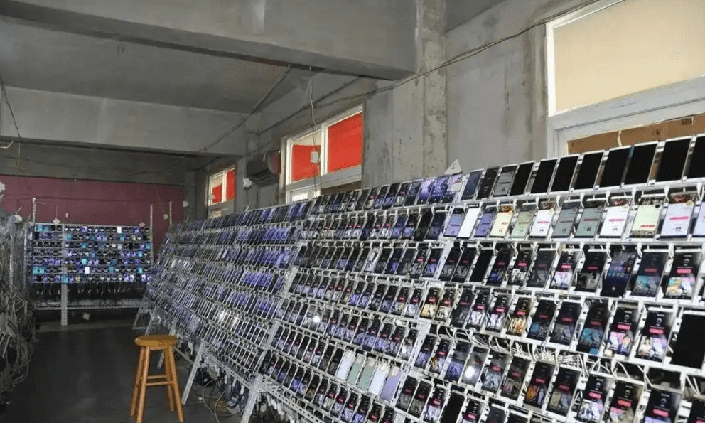 Thu giữ hơn 26.000 điện thoại, 34 tỷ đồng tiền mặt và bắt khẩn cấp 24 người 