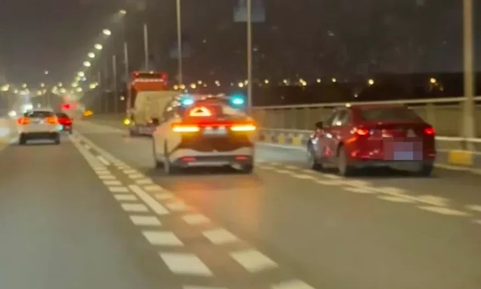 “Mắc kẹt giữa cao tốc”, Taxi không người lái tê liệt, hành khách hoảng loạn suốt 2 giờ