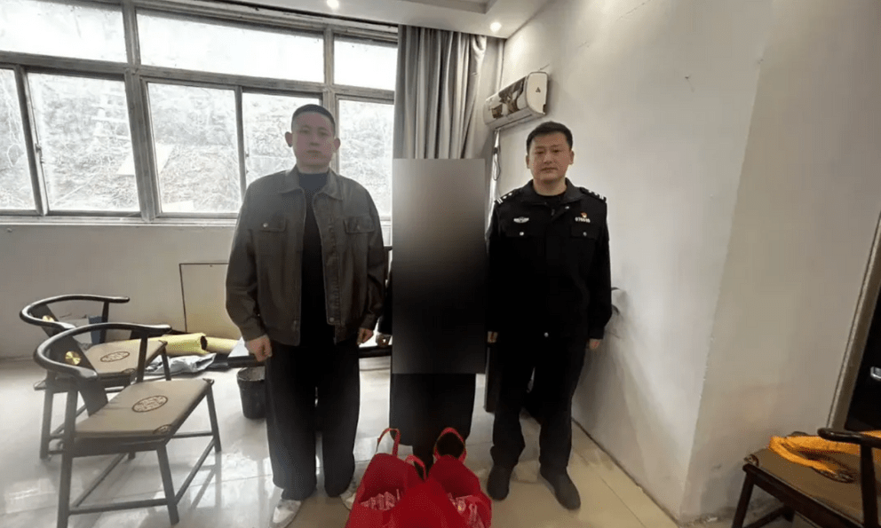 Thu giữ 3 chiếc điện thoại, hơn 4,7 tỷ đồng tiền mặt trong vali và bắt khẩn cấp 1 người 