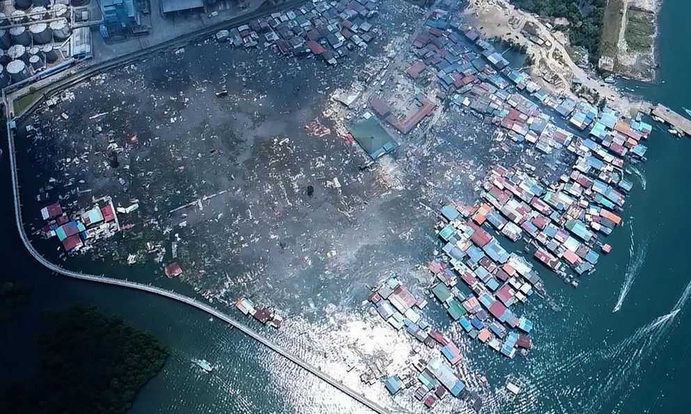 Kinh hoàng: Hơn 1.000 căn nhà bị cháy, khói cuộn tựa vòi rồng, biển lửa bao trùm như ngày tận thế