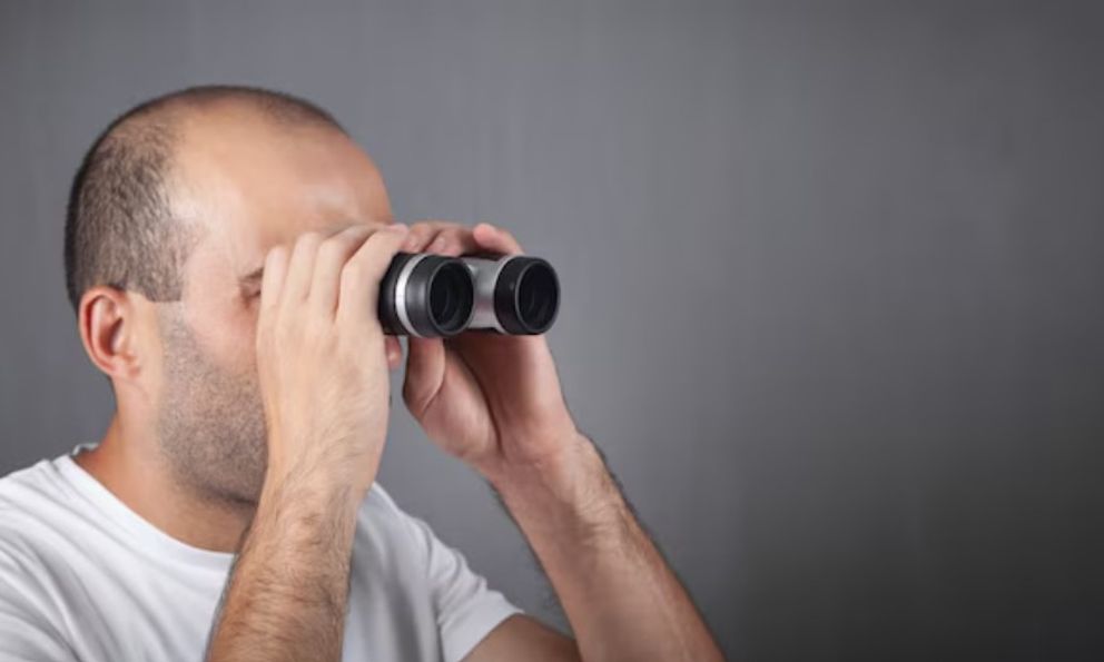 Vợ sốc khi chồng mua 6 chiếc ống nhòm, đam mê tìm hiểu camera ngụy trang bởi sở thích...