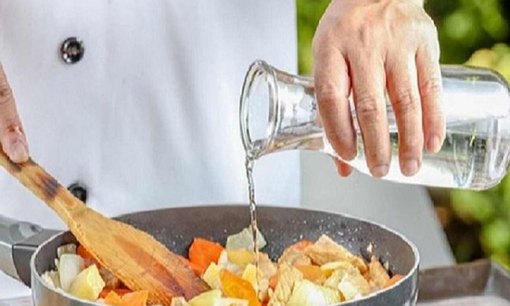 Lời khuyên đến các gia đình sử dụng giấm trắng trong nấu ăn