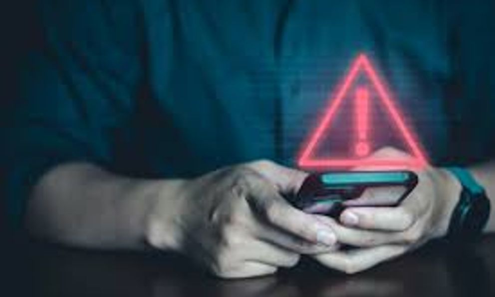 Cảnh báo: Điện thoại xuất hiện 3 dấu hiệu này, rất có thể bạn đã bị theo dõi, nhiều người vô tình bỏ qua và phải trả giá đắt