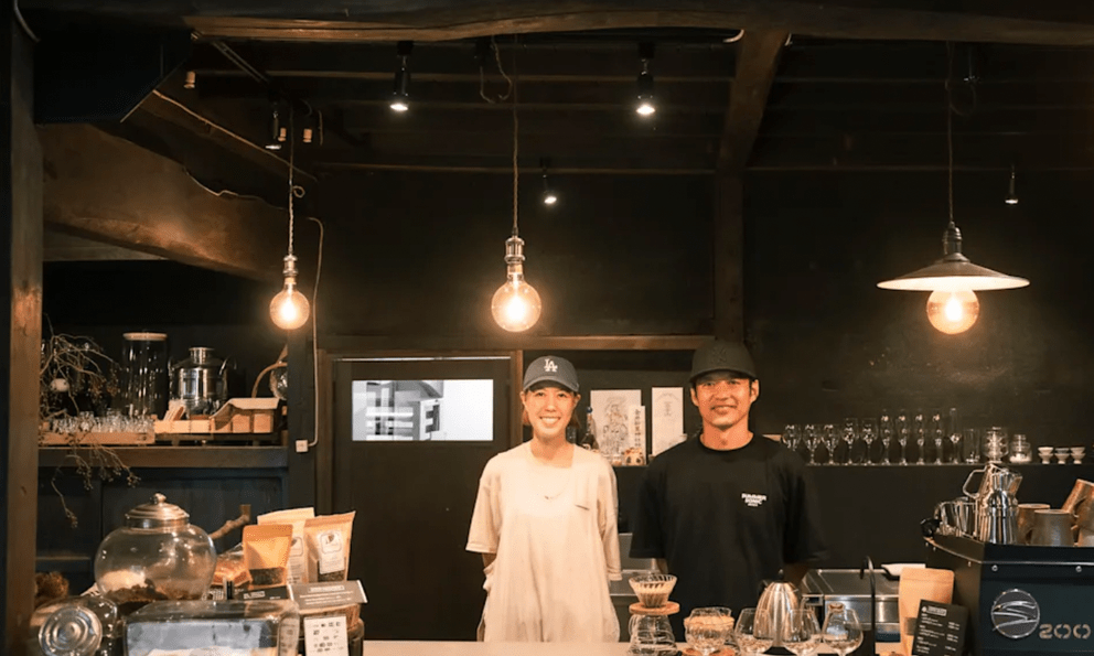 Tiếp viên hãng hàng không đắt giá nhất hành tinh bỏ việc về nông thôn, đầu tư hơn 8 tỷ cải tạo công trình 180 năm tuổi làm tiệm bánh đẹp như mơ