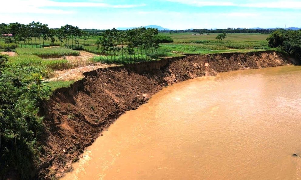 Thanh Hóa: Sạt lở nghiêm trọng bờ sông Chu, dân lo sợ mất đất canh tác