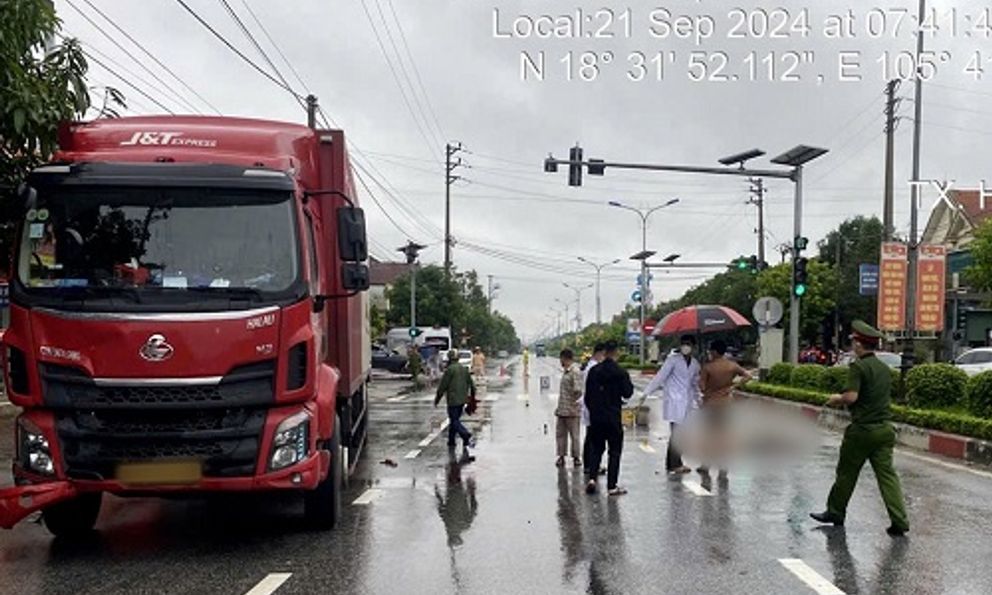 Hà Tĩnh: Tai nạn liên hoàn trên QL8A khiến 2 người tử vong