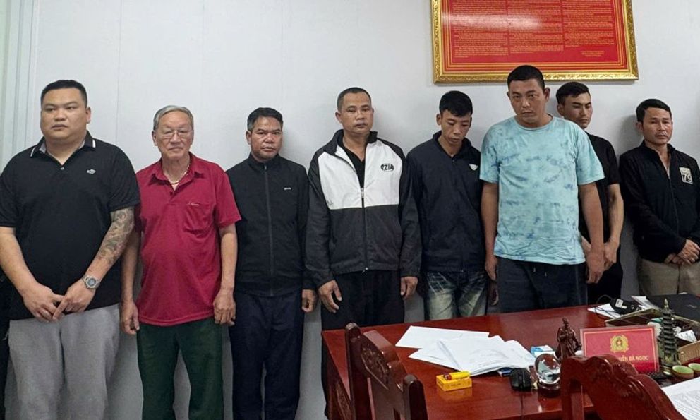 Thanh Hóa: Khởi tố 12 đối tượng khai thác cát trái phép quy mô lớn trên sông Chu