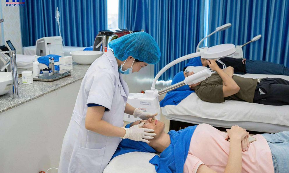 Bệnh viện Thái Thượng Hoàng xây dựng phác đồ điều trị mụn tuổi dậy thì chuẩn y khoa