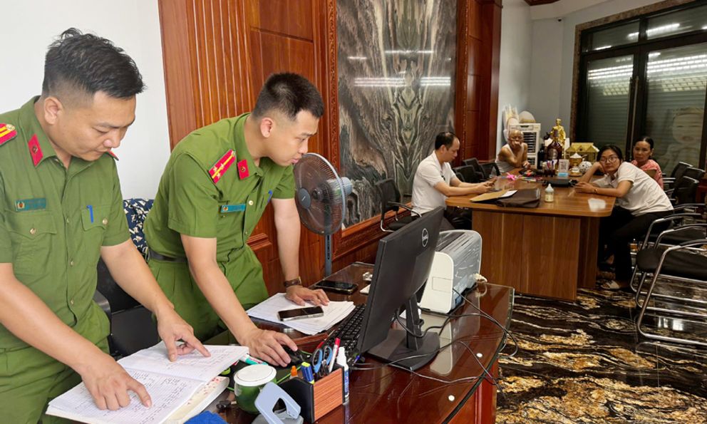 Công an Thanh Hóa khám xét khẩn cấp nơi ở của em trai 'trùm giang hồ' Đạt 'ma'