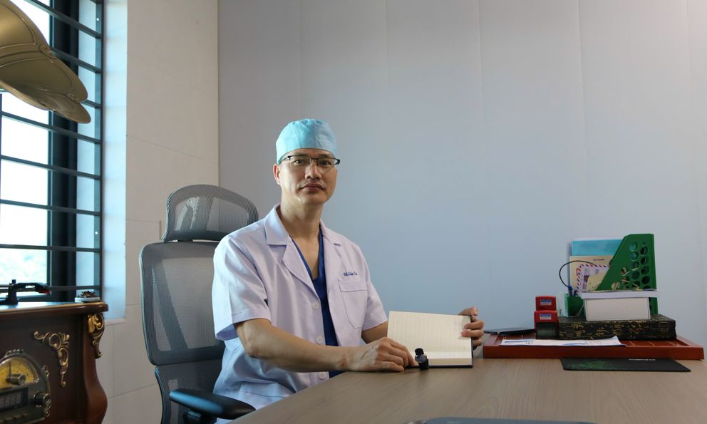 Nam bác sỹ ngoại khoa chấn thương ở Nghệ An dùng phẫu thuật thẩm mỹ để mang lại vẻ đẹp hoàn hảo cho phụ nữ