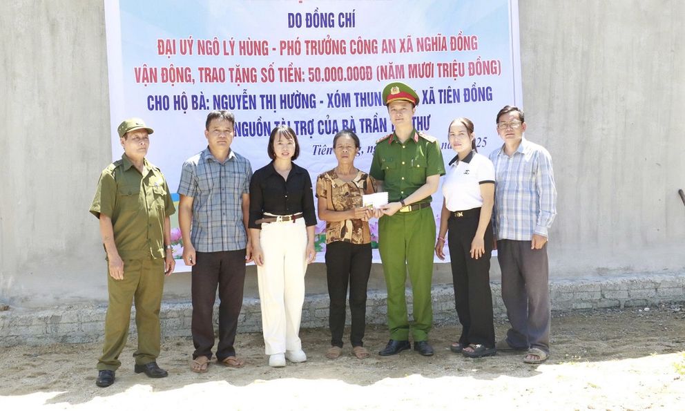  Nghệ An: Trao tặng 'Nhà Đại đoàn kết' cho 2 hộ nghèo tại xã Tiên Đồng