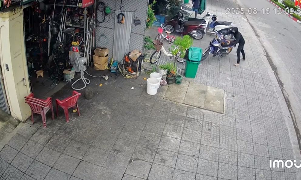  Bắt nóng thanh niên 20 tuổi hỏi mua điện thoại rồi cướp giật