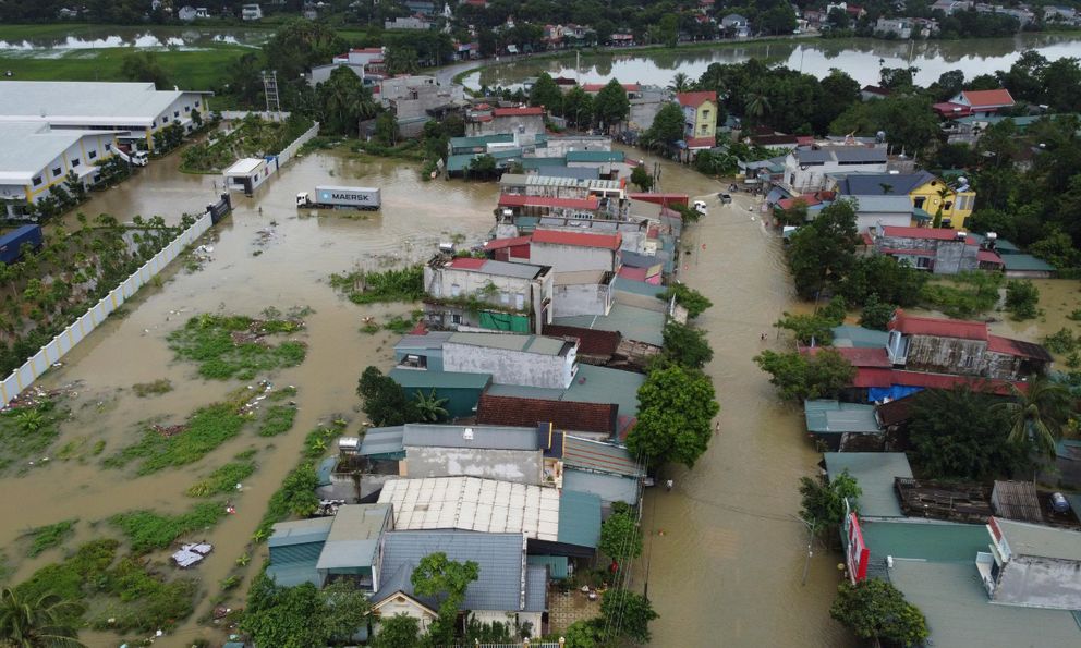 Thanh Hóa: Người dân rớt nước mắt vì tài sản ngập trong nước lũ