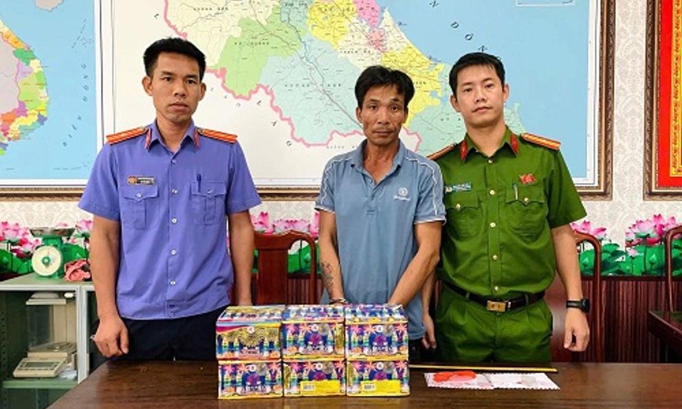  Bắt đối tượng tàng trữ pháo và ma túy