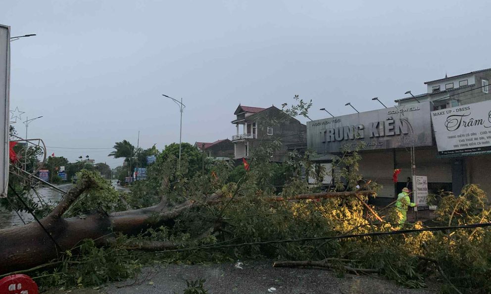 Hà Tĩnh tan hoang sau bão số 10