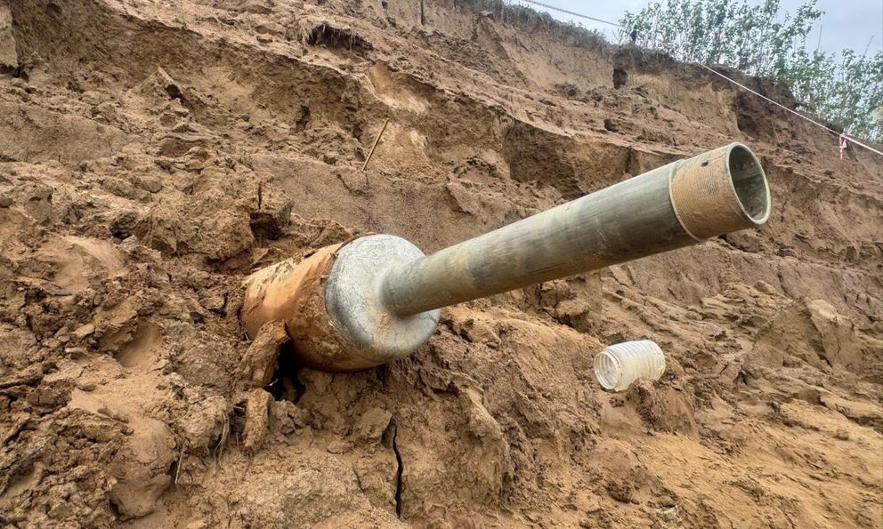 Phát hiện quả bom lớn chưa nổ bên bờ sông Lam, cách cầu Đô Lương hơn 200m