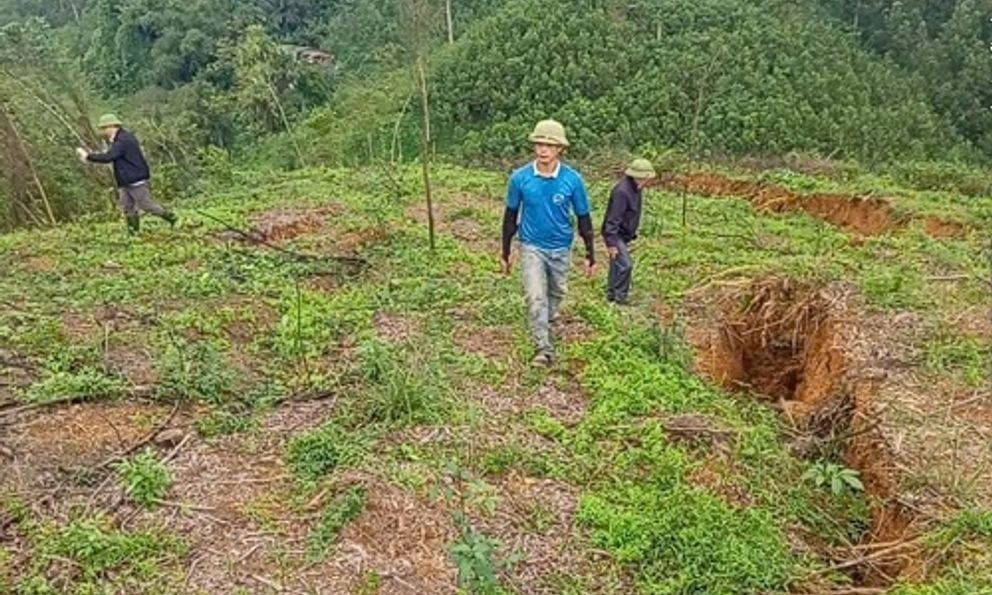 Hà Tĩnh: Xuất hiện vết nứt lớn trên núi tại xã Sơn Kim 2