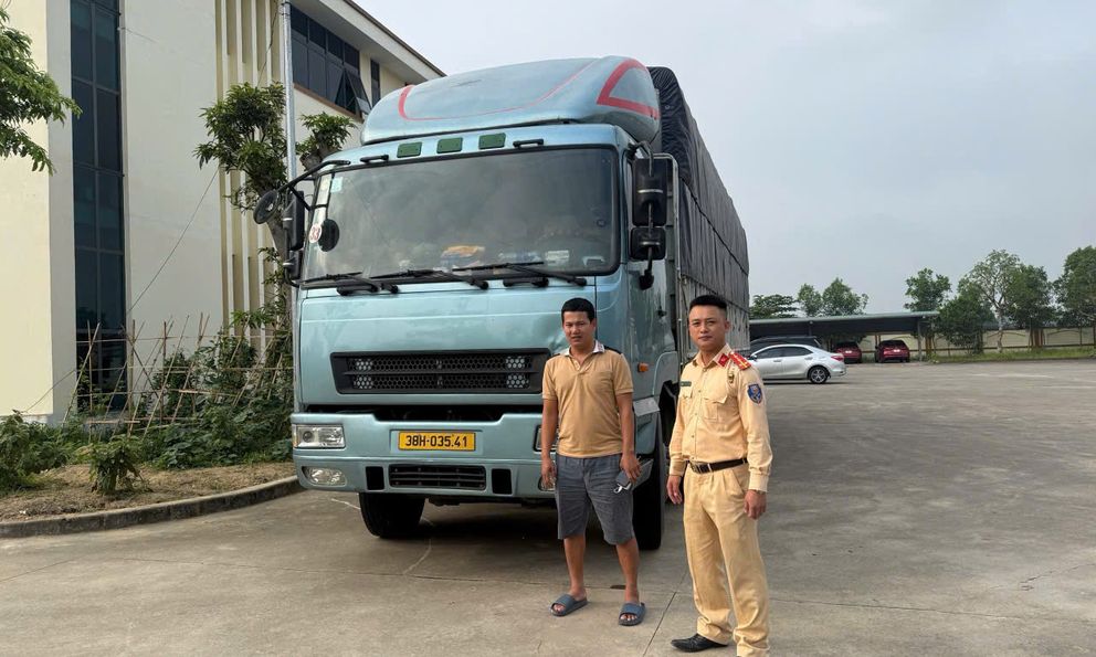 Hà Tĩnh: Xử phạt tài xế lái xe ngược chiều bị phản ánh lên mạng xã hội