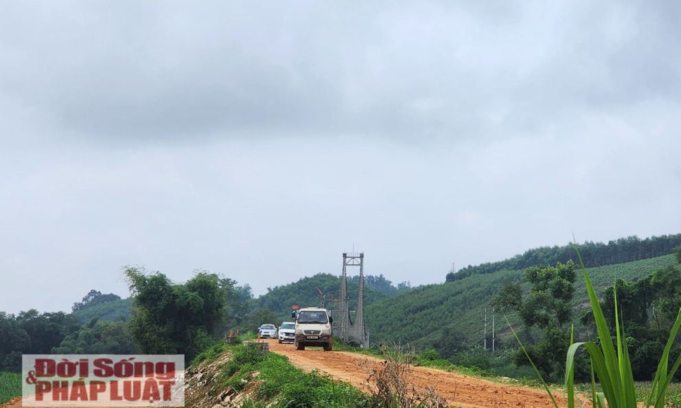 Vết nứt thời gian trên cầu Đò Rồng và nỗi thấp thỏm của người dân trước mùa mưa lũ