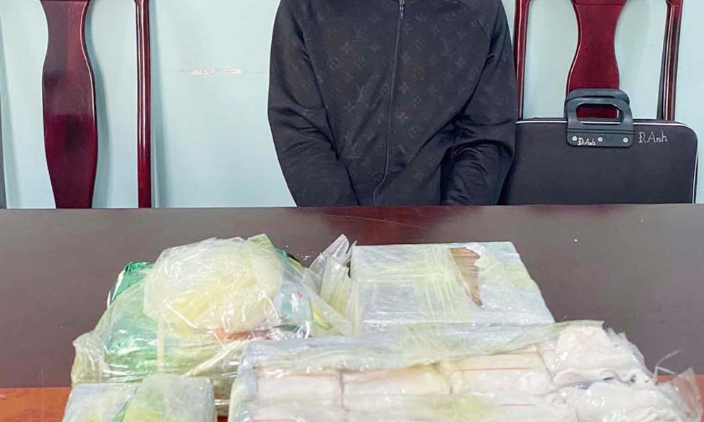 Bắt thanh niên 22 tuổi vận chuyển ma túy để nhận tiền công 50 triệu đồng