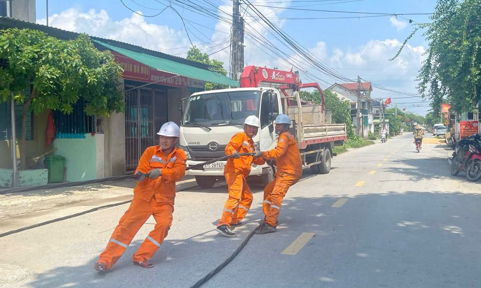 Điện lực Nghệ An cải tạo hệ thống lưới điện, nâng cao độ tin cậy cung cấp điện