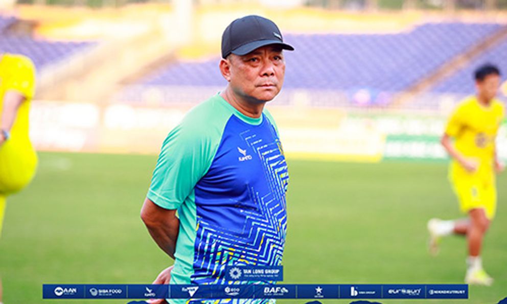 HLV trưởng CLB Sông Lam Nghệ An từ chức