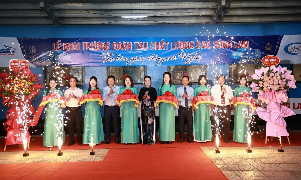 Chính thức đưa vào vận hành đoàn tàu chất lượng cao Sông Lam