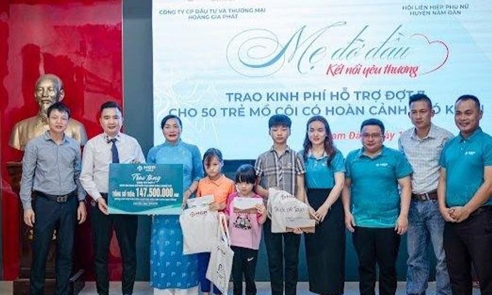 Hoàng Gia Phát Land trao kinh phí hỗ trợ đợt 7 cho 50 trẻ em mồ côi, có hoàn cảnh khó khăn 