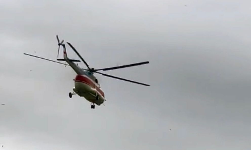 Quân đội điều động trực thăng tiếp tế khẩn cấp cho người dân vùng lũ ở Nghệ An