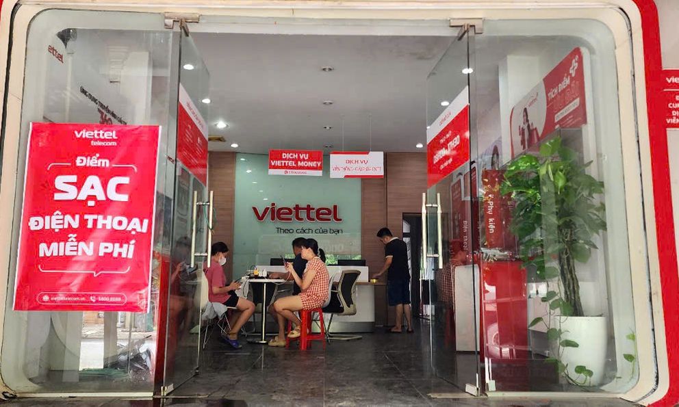 Viettel cộng tài khoản cho 31.000 người dân bị cô lập do lũ lụt tại Nghệ An để duy trì liên lạc trong lúc khẩn cấp