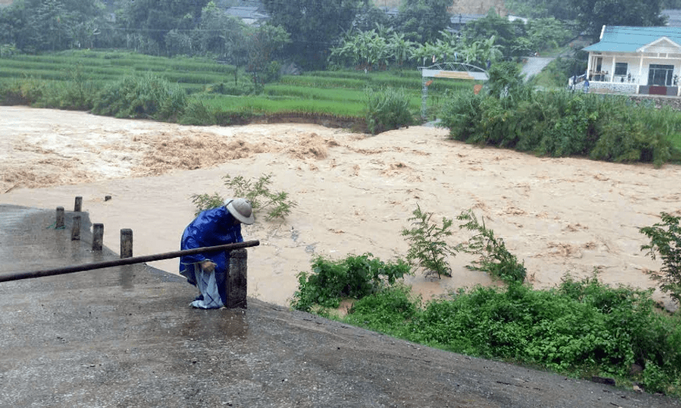 Thanh Hóa: Lũ ống bất ngờ cuốn trôi hai mẹ con khi qua suối