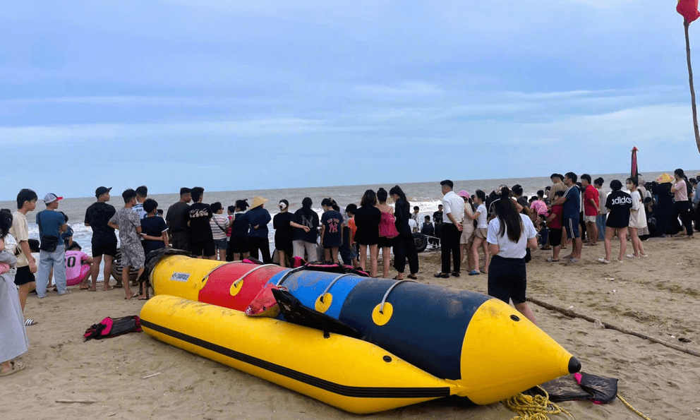 Hai học sinh mất tích khi tắm biển ở Thanh Hóa