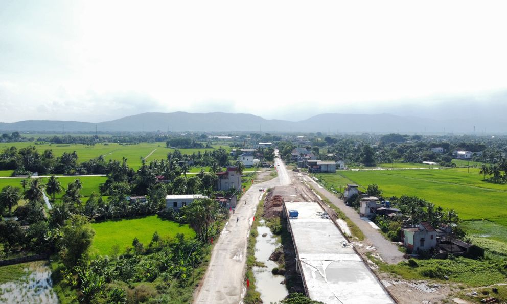 Thi công cầu vượt đường sắt ga Yên Thái thiếu an toàn giao thông