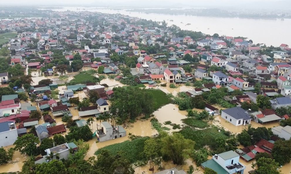 Hàng nghìn hộ dân phường Hàm Rồng ngập sâu trong nước lũ