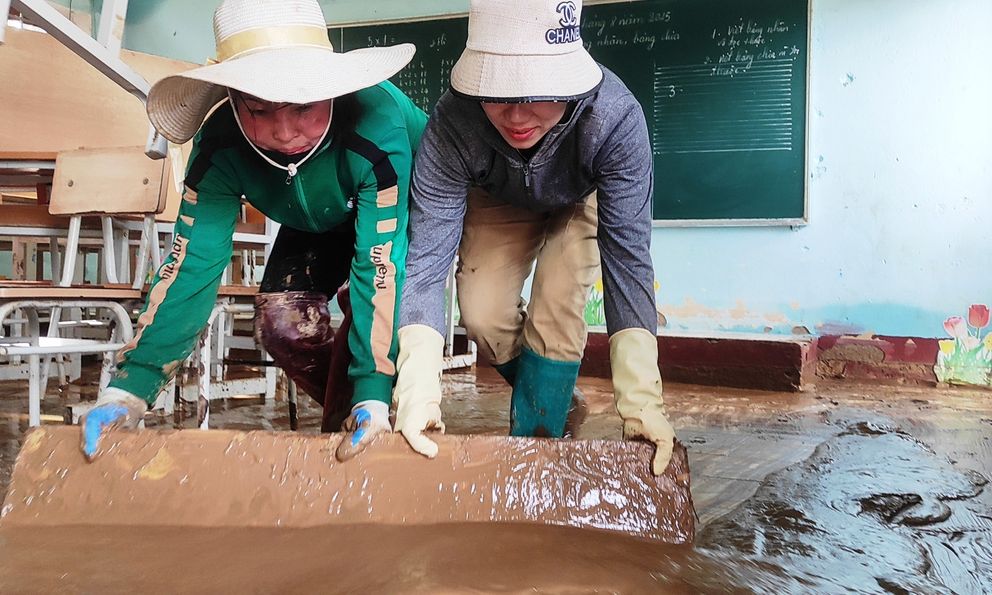 Trường lớp ở vùng lũ Thanh Hóa gấp rút khắc phục, sẵn sàng khai giảng