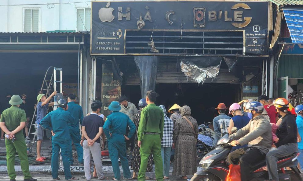  Hỏa hoạn thiêu rụi cửa hàng điện thoại di động