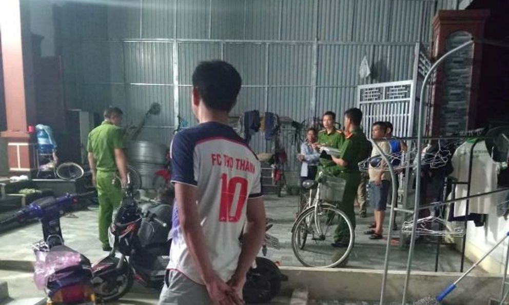 Nghệ An: Điều tra vụ chồng đâm vợ tử vong