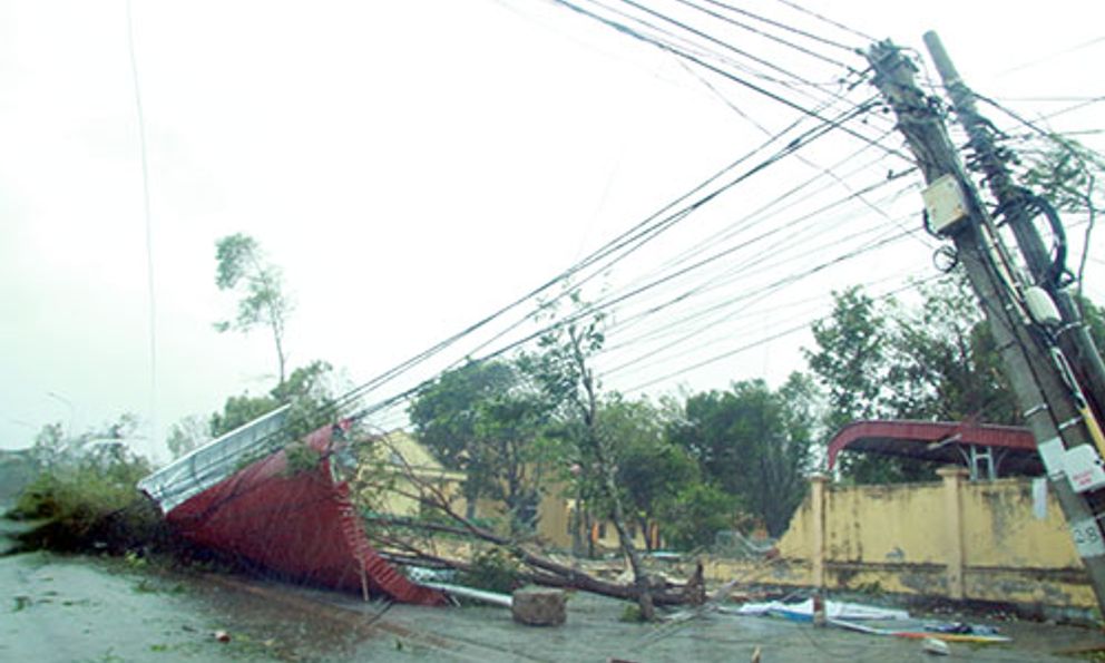 Bão số 10 độ bổ Nghệ An: Hơn 1 triệu khách hàng dùng điện bị ảnh hưởng