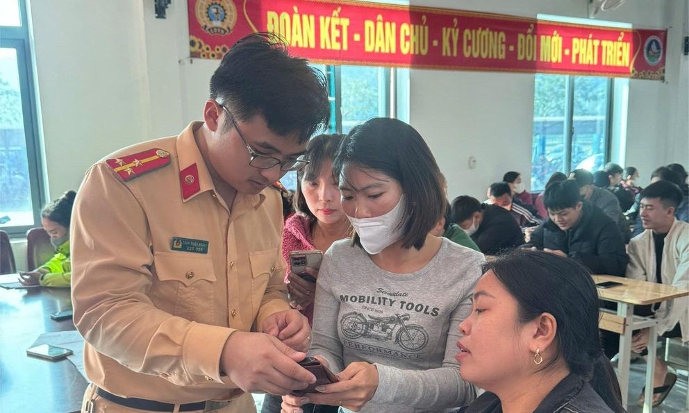 Nghệ An: Sau 2 giờ sát hạch, học viên nhận giấy phép lái xe qua VneTraffic