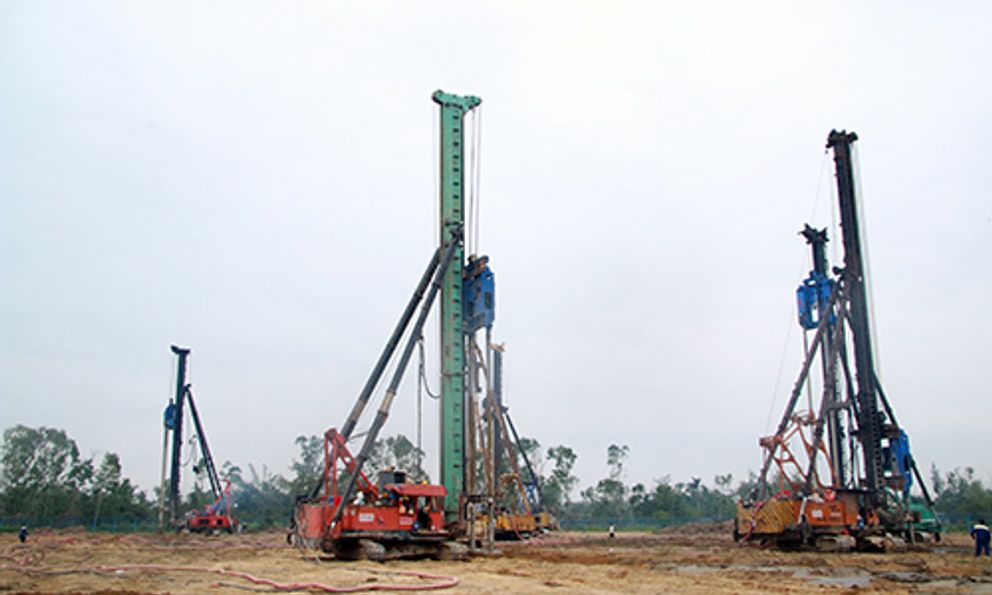 Triển khai thi công hạng mục đầu tiên dự án kéo dài đường cất hạ cánh sân bay Vinh