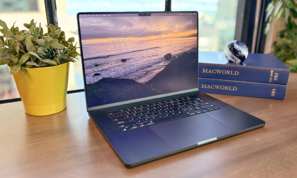 MacBook Pro M5 2025 có đáng mua không? So sánh với MacBook Pro M4