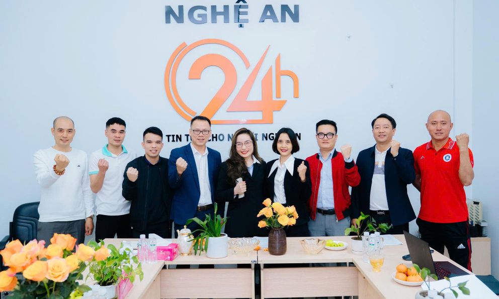 Dàn sao phủi đổ bộ 'Xuân Yêu Thương 8: Trái bóng lăn vì những phận đời gian khó