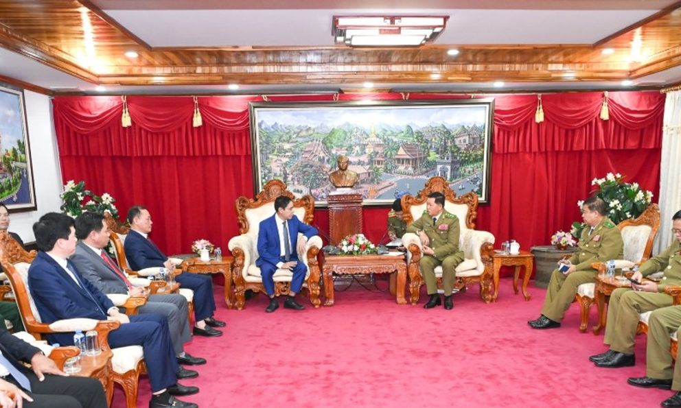 Chủ tịch UBND tỉnh Nghệ An chúc Tết cổ truyền lãnh đạo Ủy ban Kiểm tra Trung ương và Bộ Công an Lào